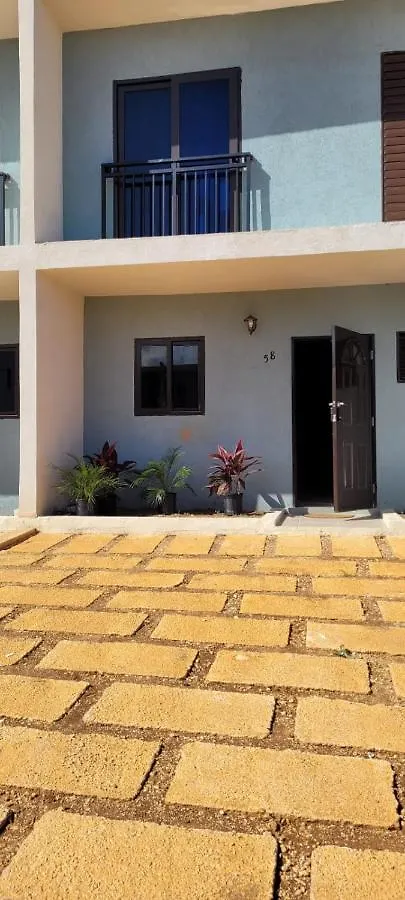 Retreat By The Beach Lovely New 2 Bedroom 迪斯卡弗里贝 牙买加