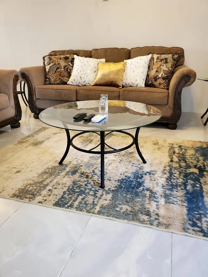 Retreat By The Beach Lovely New 2 Bedroom Discovery Bay Casa de Férias